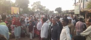 गोंदिया. रामनगर पुलिस थाना क्षेत्र के एमआईटी कॉलेज के पास अज्ञात टिप्पर की टक्कर से रतनारा निवासी फिरोज वजीर शेख (40) की मौत के बाद ग्रामीणों में भारी आक्रोश